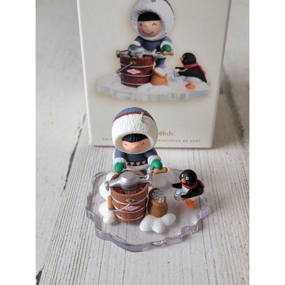 Hallmark Frosty friends 2007 ornament Xmas glitter penguin